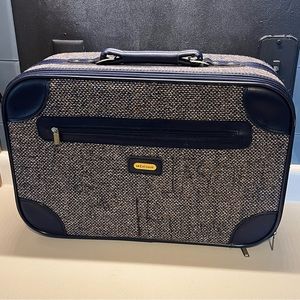 Vintage 1980’s Leisure Tweed Zip Up Luggage 20”x13”x6.75”